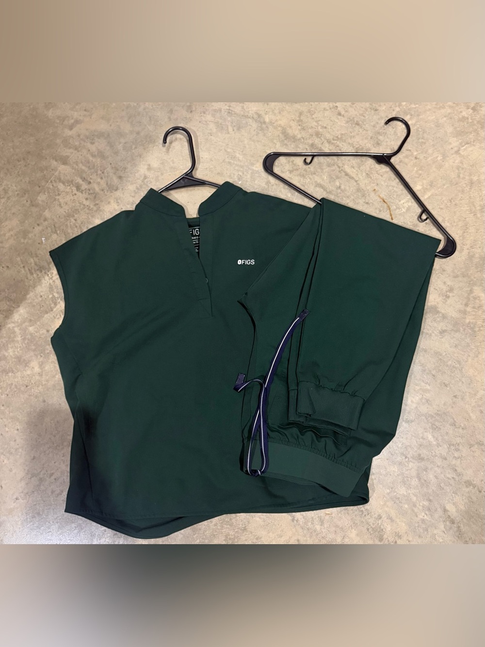 FIGS Women’s Dark Forest Green Pullover Scrub Top